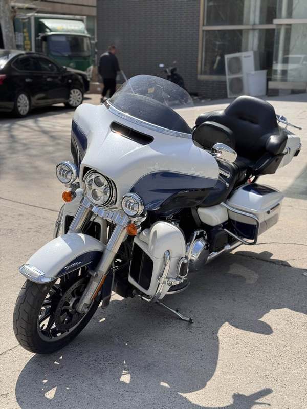 二手哈雷戴维森旗舰滑翔  Limited