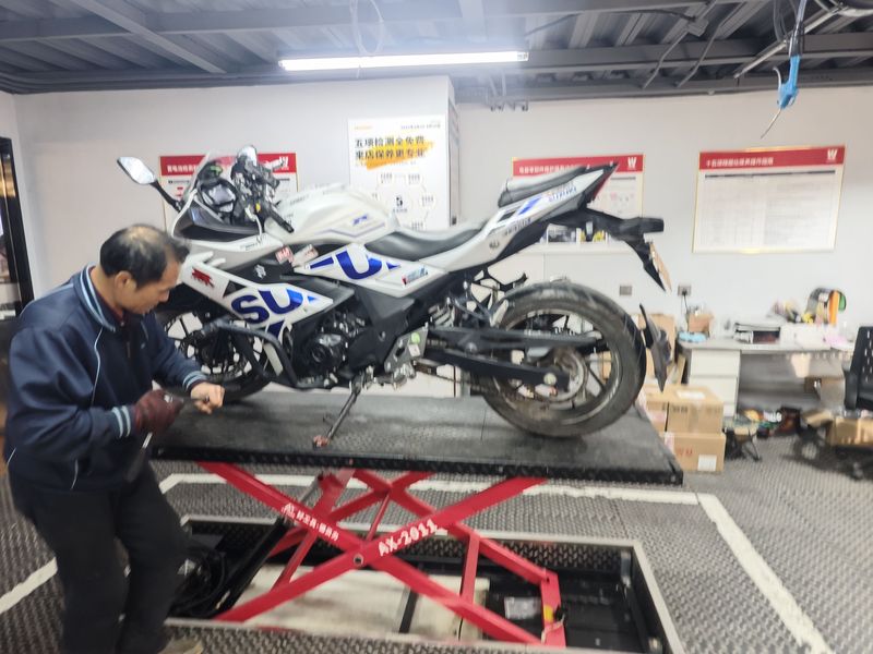 二手豪爵铃木GSX250R