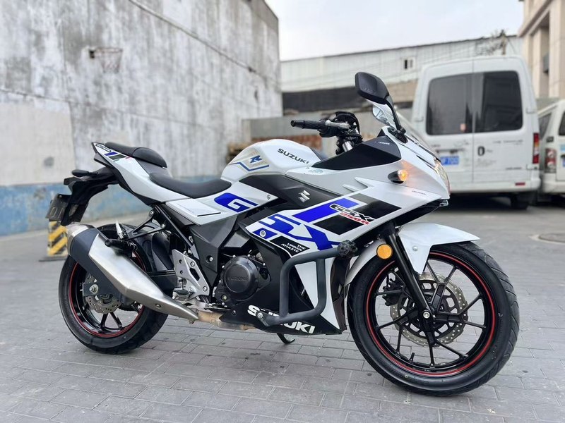二手豪爵铃木GSX250R