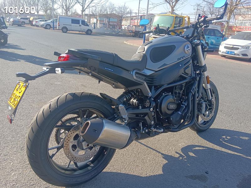 二手贝纳利幼狮 Leoncino 800