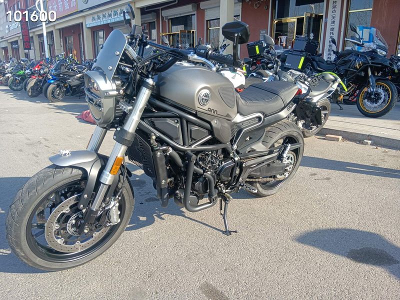 二手贝纳利幼狮 Leoncino 800