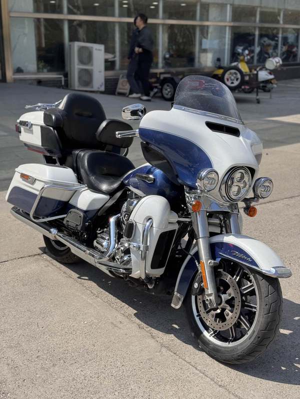 二手哈雷戴维森旗舰滑翔  Limited