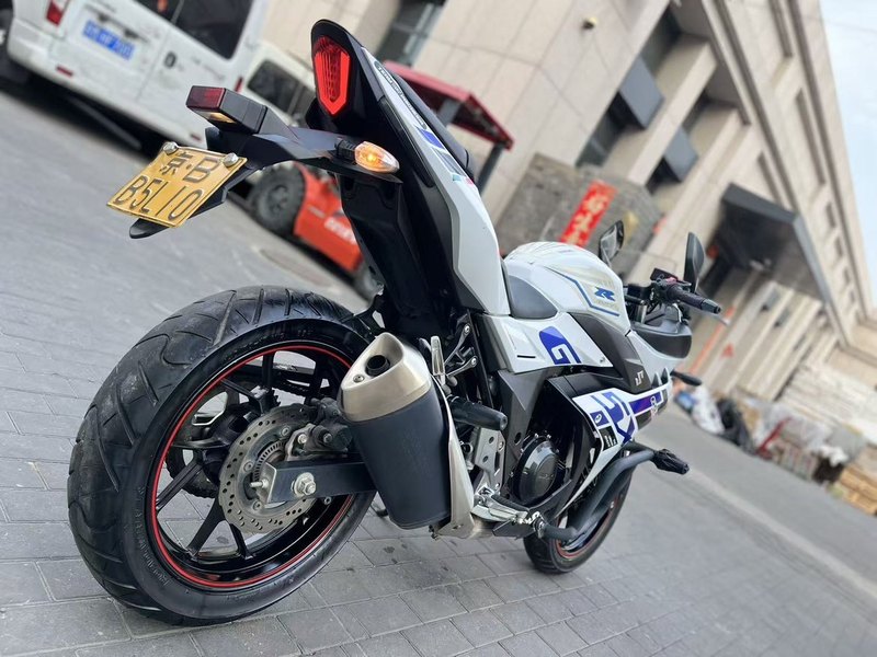 二手豪爵铃木GSX250R