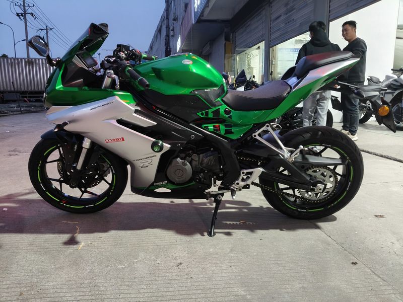 二手贝纳利龙卷风 Tornado 252R