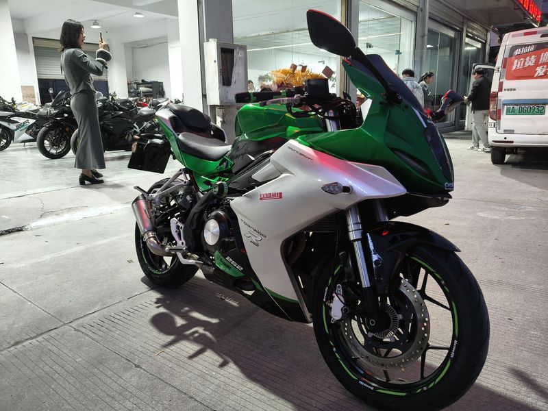 二手贝纳利龙卷风 Tornado 252R