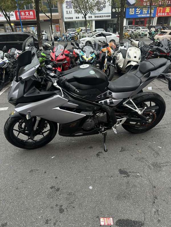 二手贝纳利龙卷风 Tornado 252R