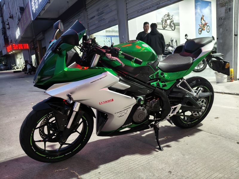 二手贝纳利龙卷风 Tornado 252R