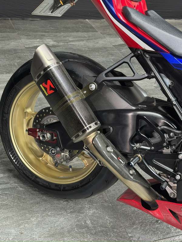 二手本田CBR 1000 RR-R