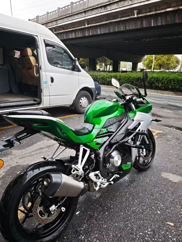 二手贝纳利龙卷风 Tornado 252R