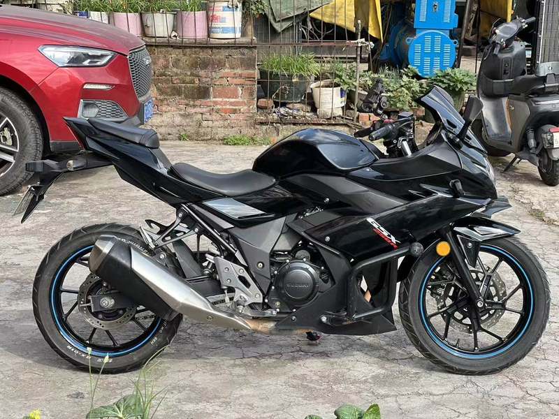 二手豪爵铃木GSX250R