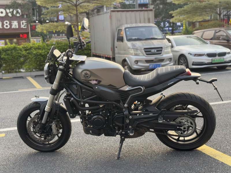 二手贝纳利幼狮 Leoncino 800