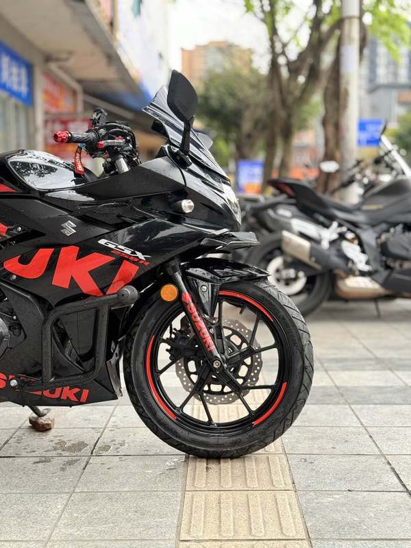 二手豪爵铃木GSX250R