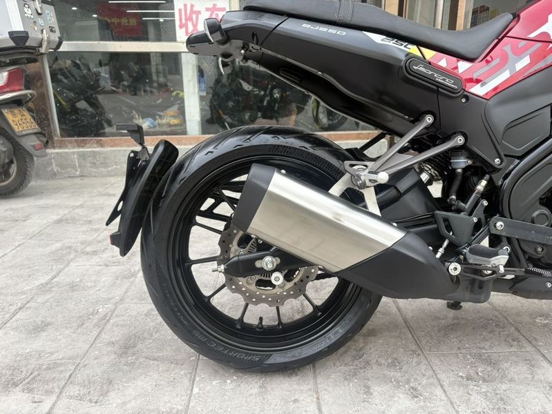 二手贝纳利幼狮 Leoncino 250