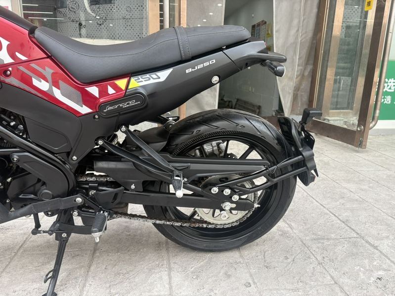 二手贝纳利幼狮 Leoncino 250