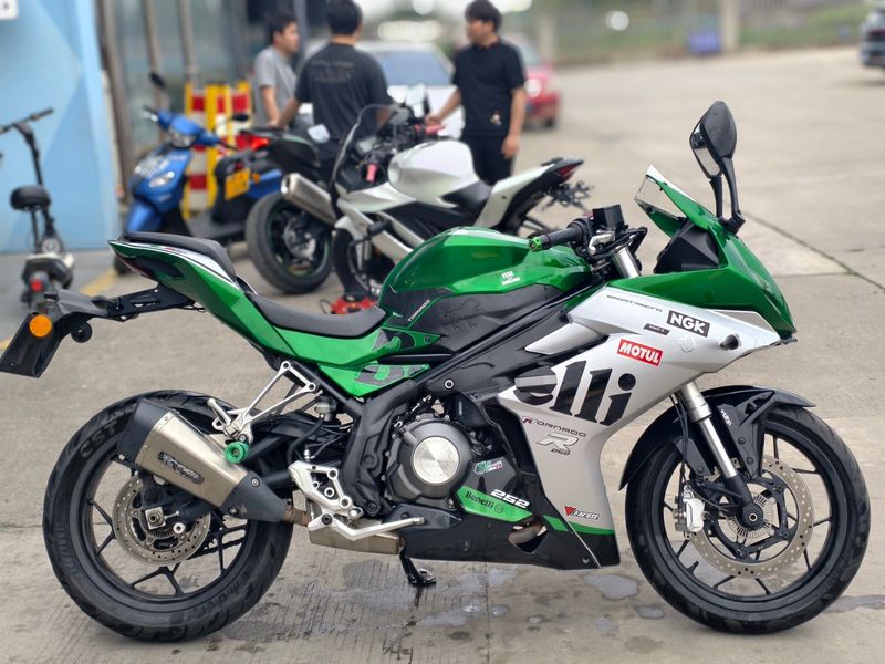 二手贝纳利龙卷风 Tornado 252R