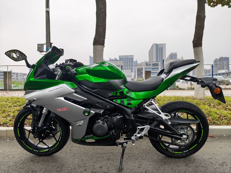 二手贝纳利龙卷风 Tornado 252R