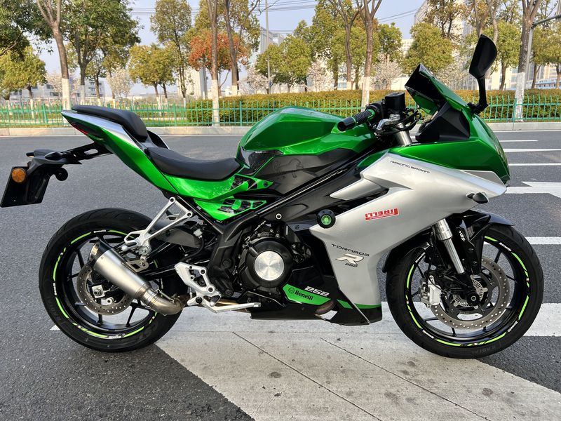 二手贝纳利龙卷风 Tornado 252R