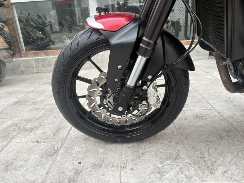 二手贝纳利幼狮 Leoncino 250