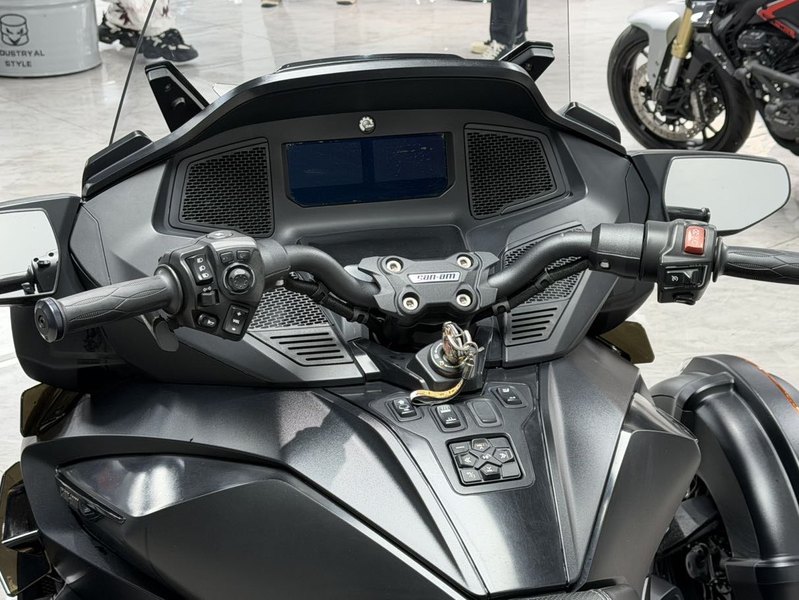 二手庞巴迪Spyder RT