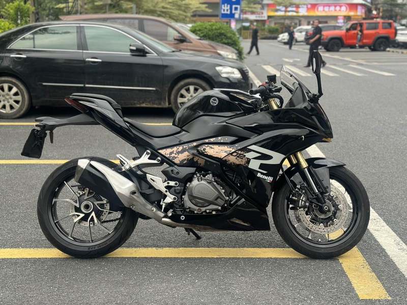 二手贝纳利龙卷风 Tornado 402R