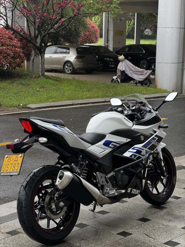 二手豪爵铃木GSX250R