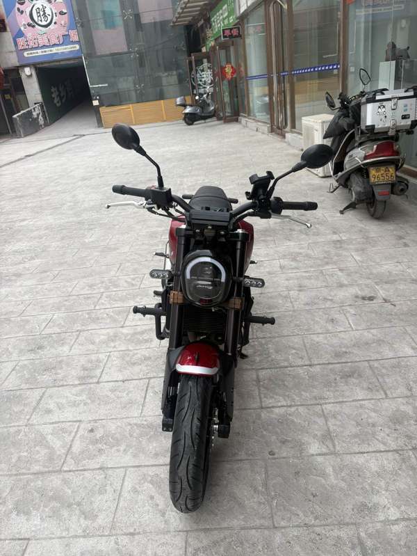 二手贝纳利幼狮 Leoncino 250