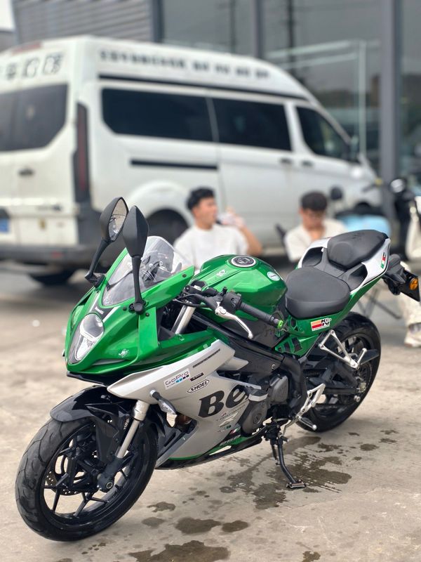 二手贝纳利龙卷风 Tornado 252R