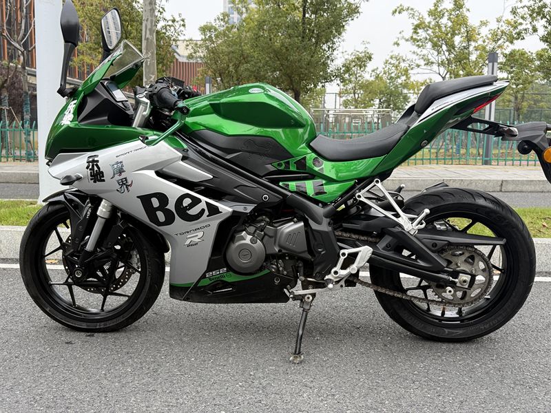 二手贝纳利龙卷风 Tornado 252R