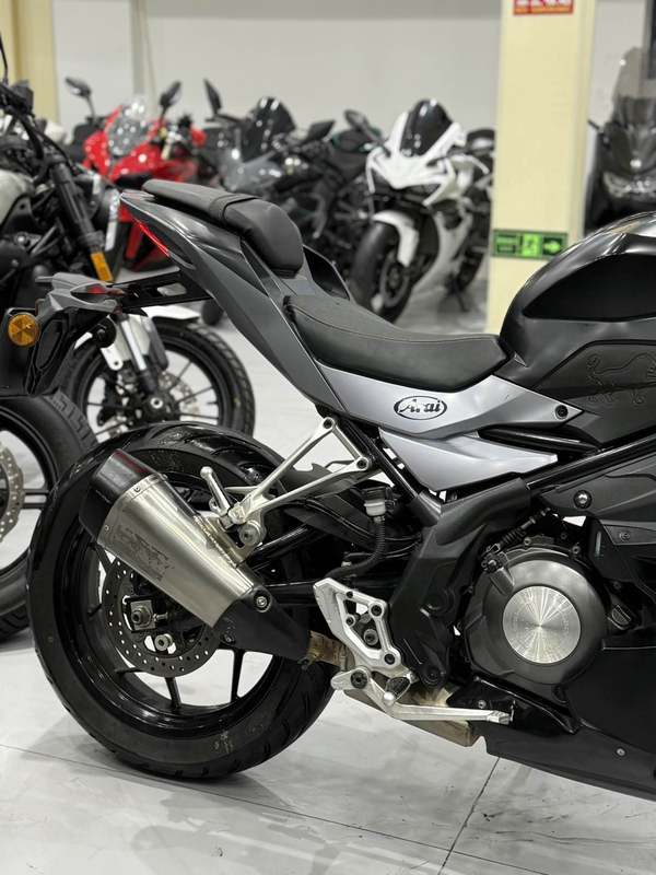 二手贝纳利龙卷风 Tornado 252R