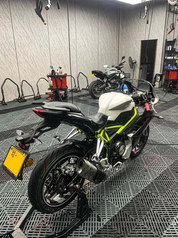 二手贝纳利龙卷风 Tornado 302R