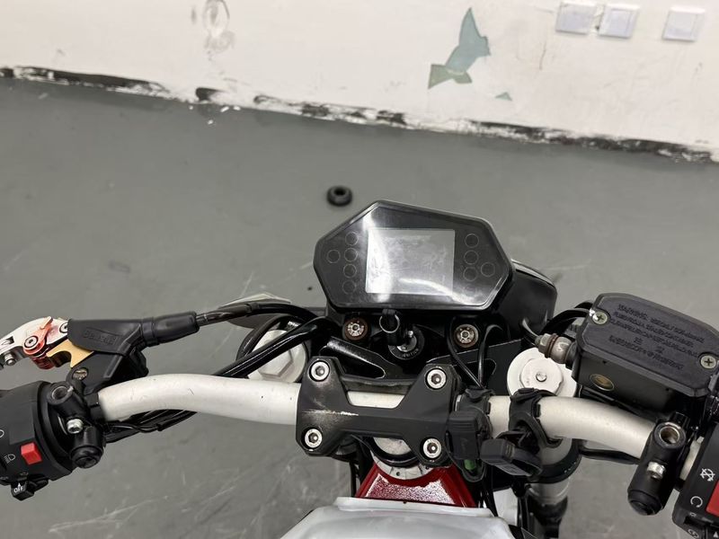 二手贝纳利蓝宝龙 BN302S