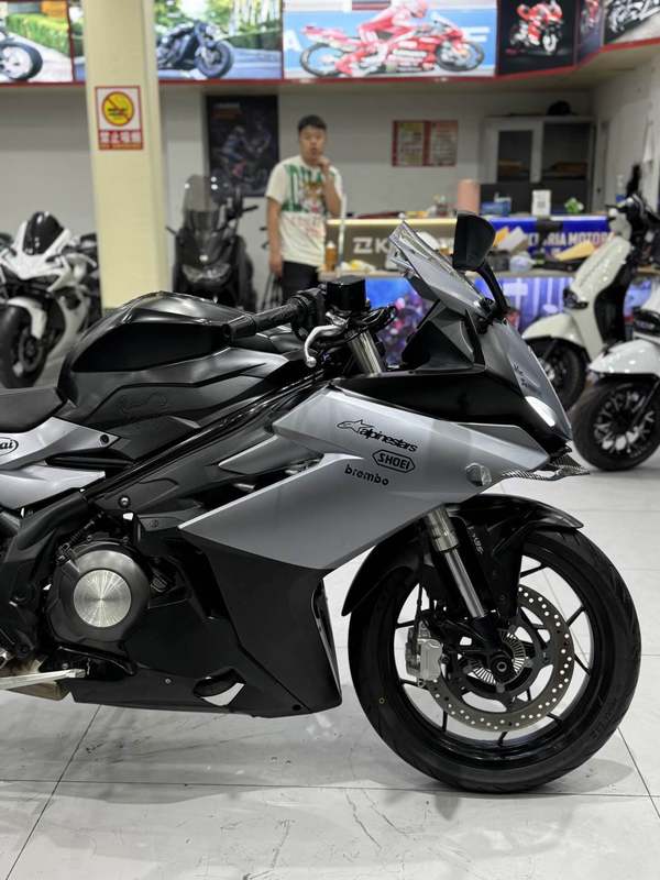 二手贝纳利龙卷风 Tornado 252R