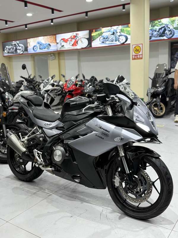 二手贝纳利龙卷风 Tornado 252R