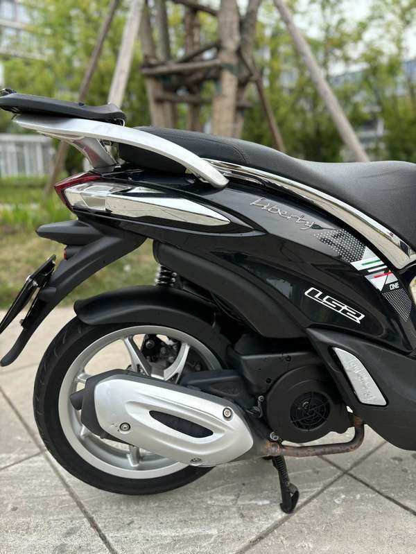 二手比亚乔Liberty One