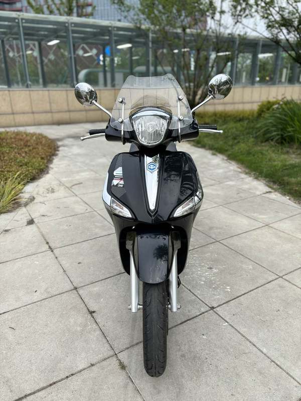 二手比亚乔Liberty One