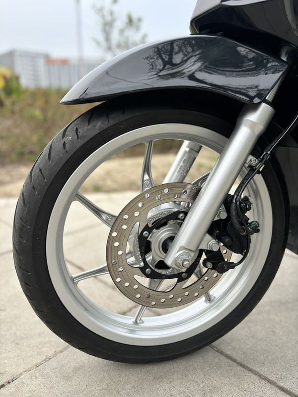 二手比亚乔Liberty One