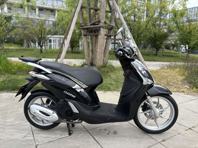 二手比亚乔Liberty One