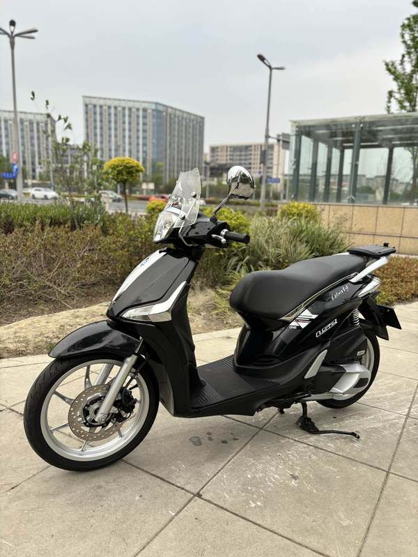 二手比亚乔Liberty One