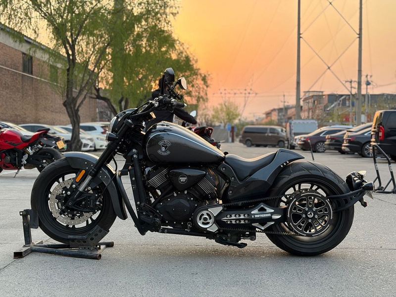 二手香帅金刚狼800S