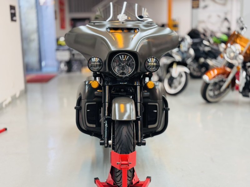 二手哈雷戴维森大道滑翔 Street Glide