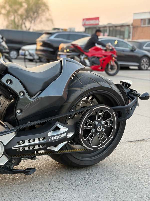 二手香帅金刚狼800S