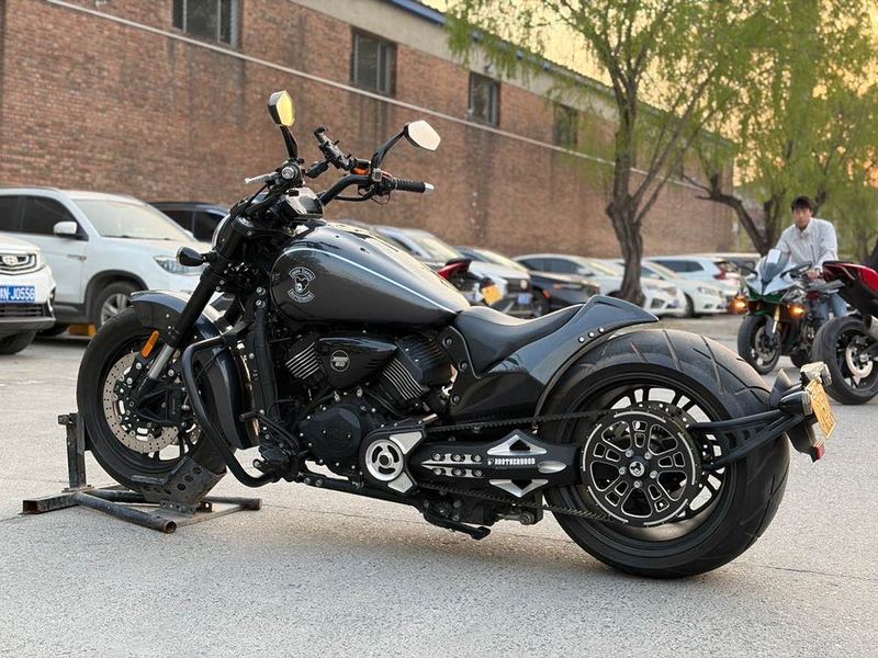 二手香帅金刚狼800S