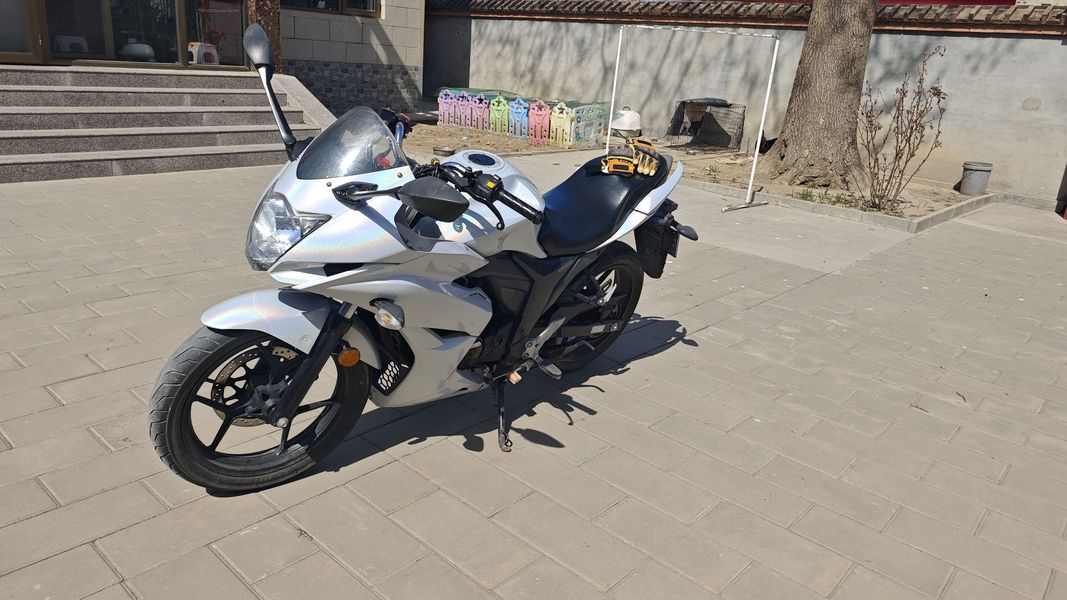 二手济南铃木极客飒 Gixxer 155