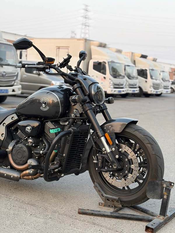 二手香帅金刚狼800S