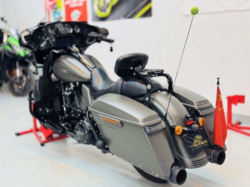 二手哈雷戴维森大道滑翔 Street Glide