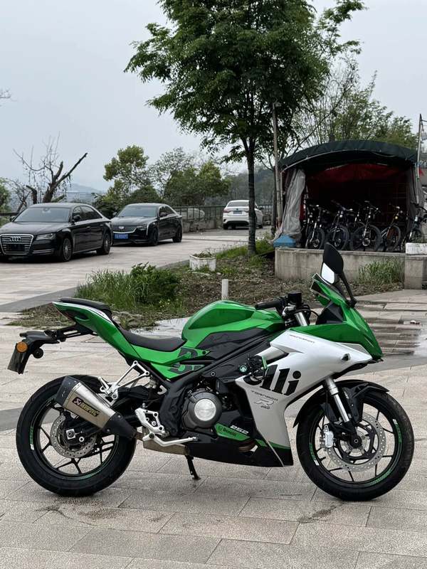 二手贝纳利龙卷风 Tornado 252R