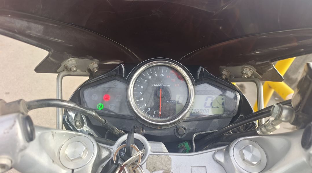 二手豪爵铃木骊驰 GW250