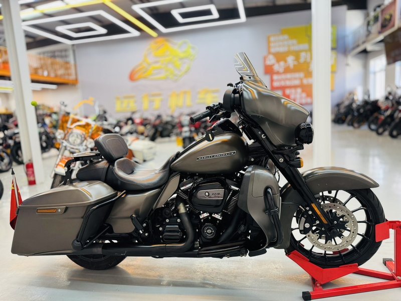 二手哈雷戴维森大道滑翔 Street Glide