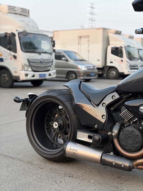 二手香帅金刚狼800S