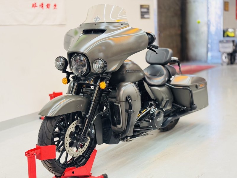二手哈雷戴维森大道滑翔 Street Glide
